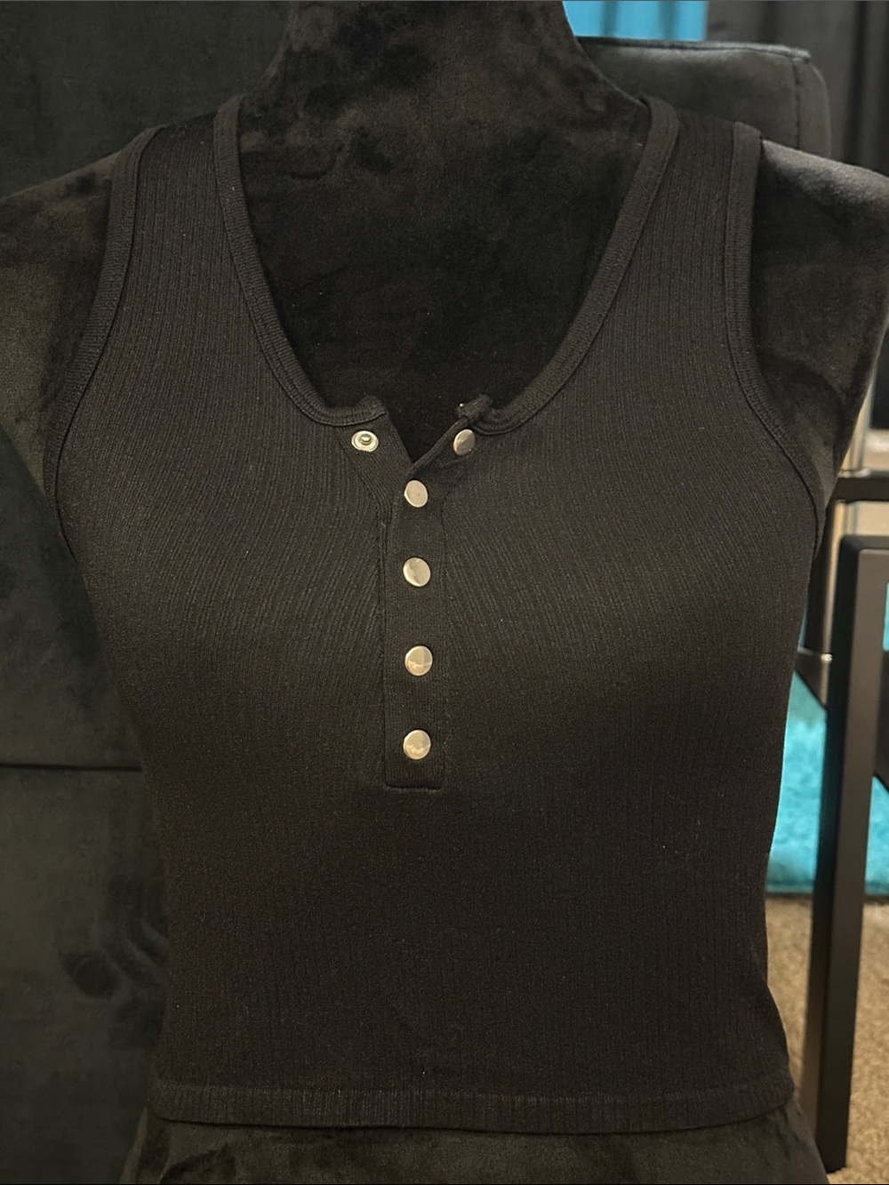 Women's Black Ribbed Snap-Front Crop Tank